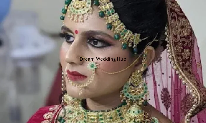 Golden Mirror Unisex saloon